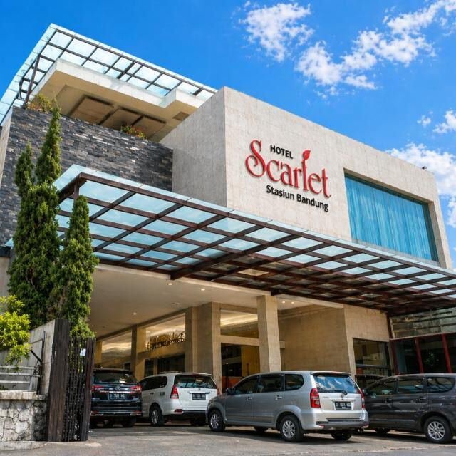 Tampak depan Hotel Scarlet