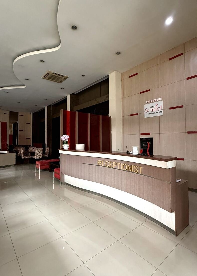 Lobby dan Receptionist Scarlet Hotel